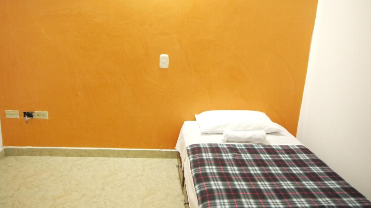 Hostal Naty Luna Jardín Exterior foto