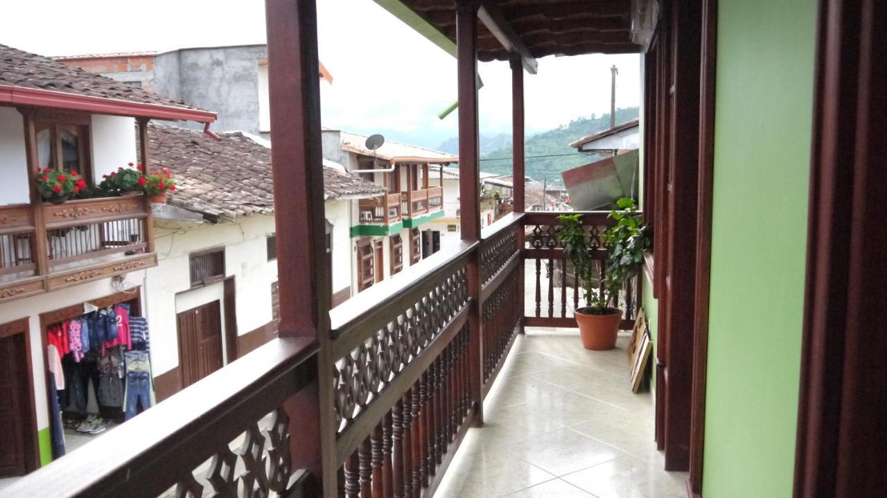 Hostal Naty Luna Jardín Exterior foto